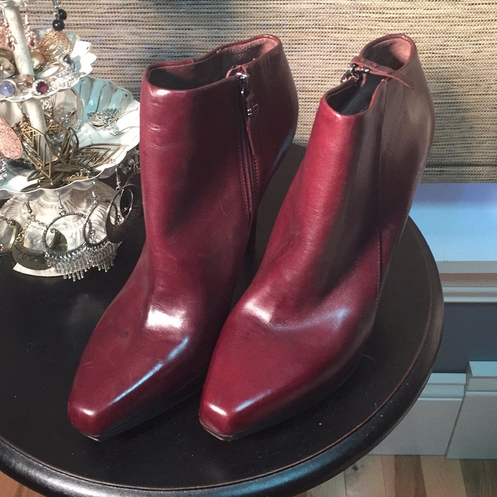 Via Spiga Leather Booties. 5” Heel. Mahogany 8m
